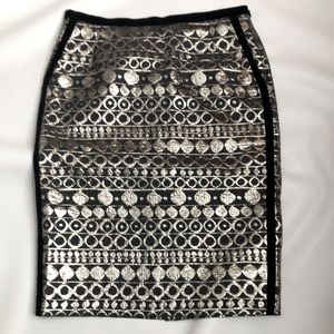 New size 8 MaxMara weekend gold/silver skirt gray and Black details side pockets